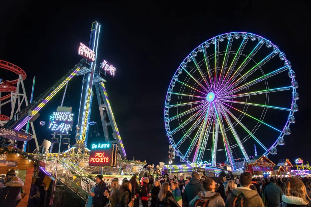un carnaval ambulante, iluminación de feria