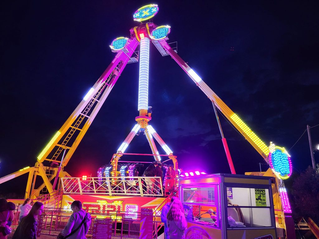 Montar el péndulo, atracciones de feria
