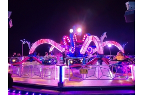 ¿Cuál es la clasificación de la iluminación de las atracciones de feria?
