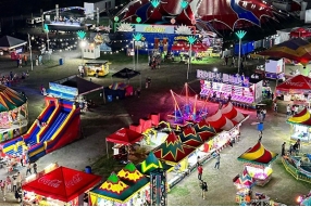 ¿Qué es la iluminación de las atracciones de feria y cuáles son los tipos más comunes?