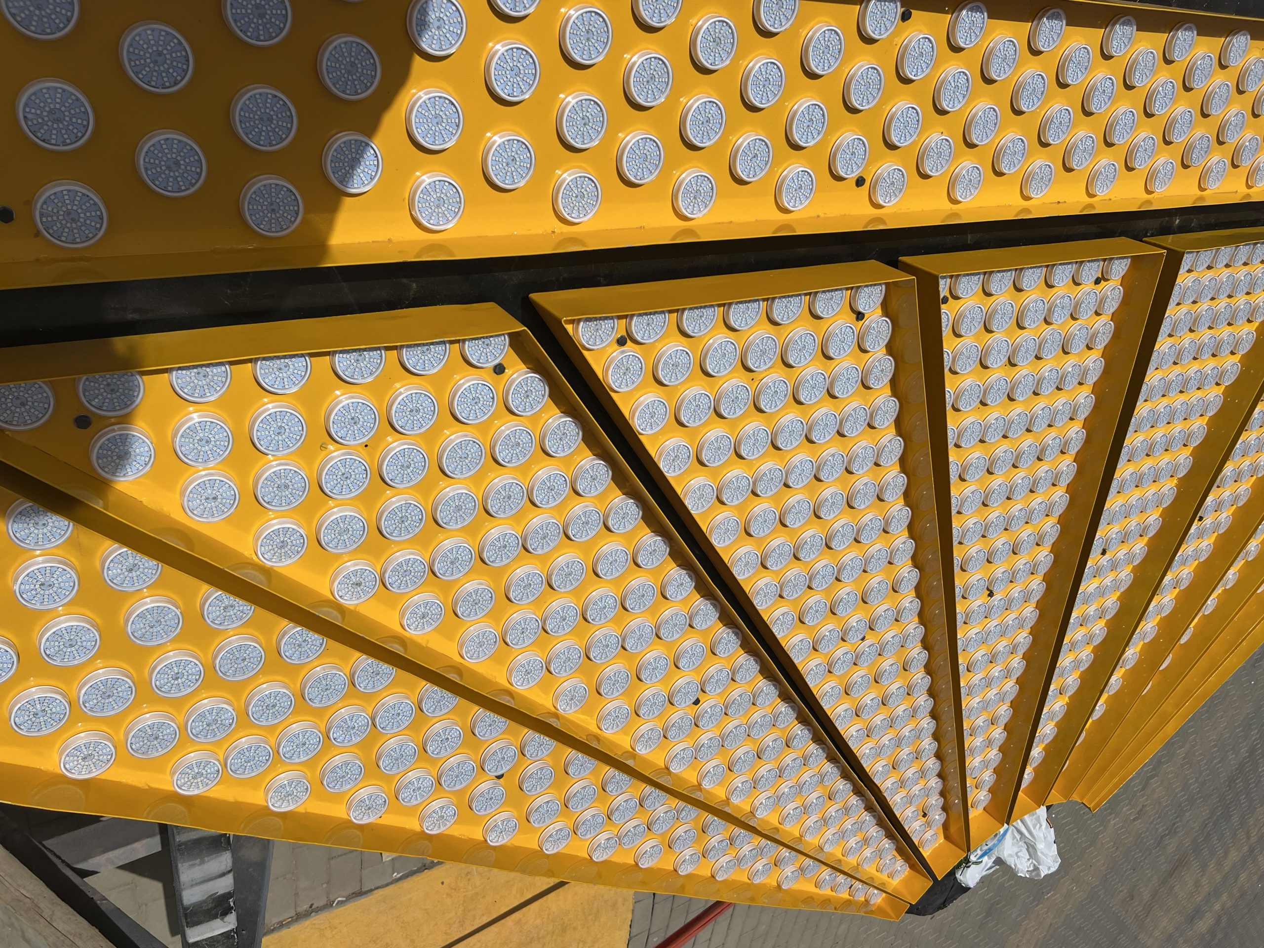 amusement equipment lights install